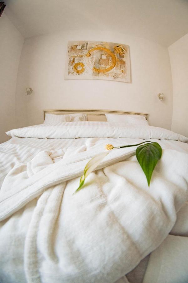 Hotel B4 Oradea Eksteriør billede