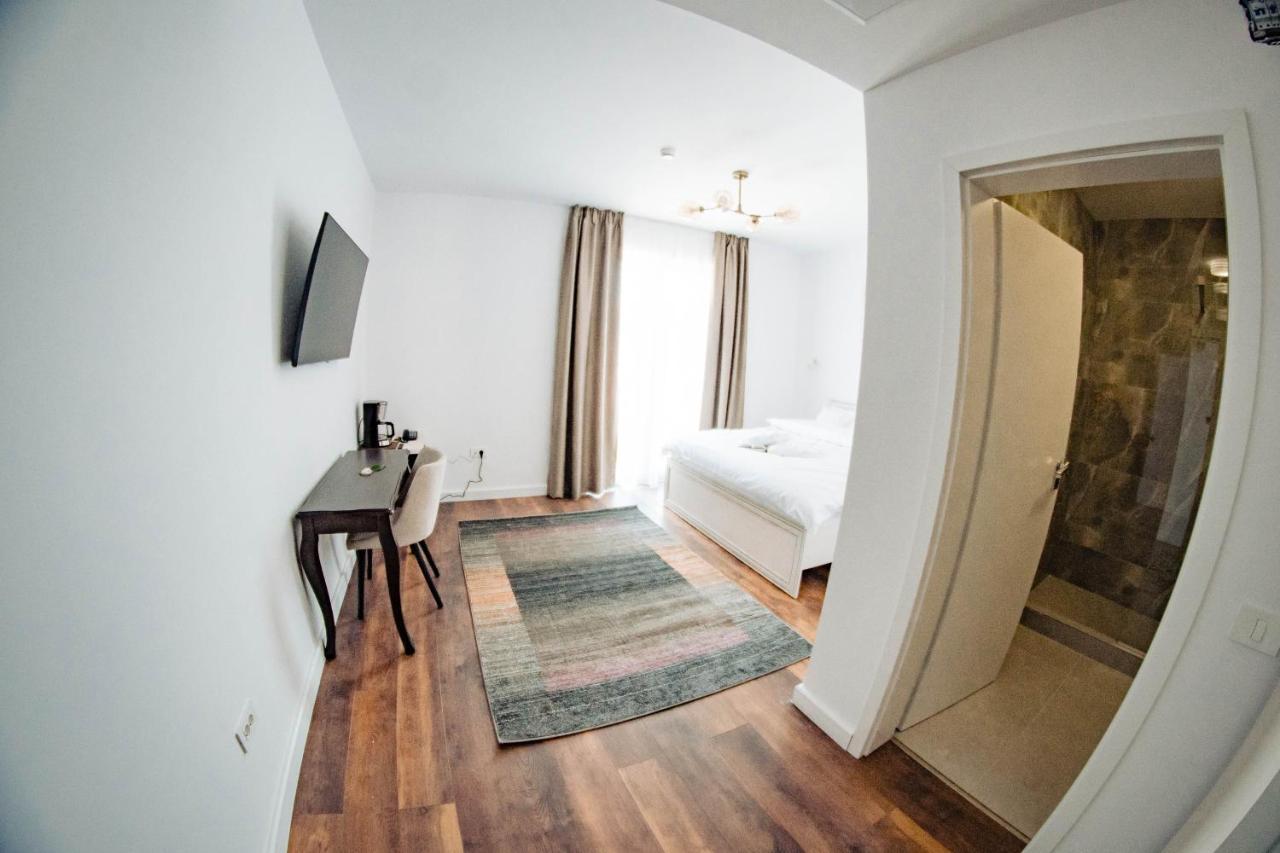 Hotel B4 Oradea Eksteriør billede