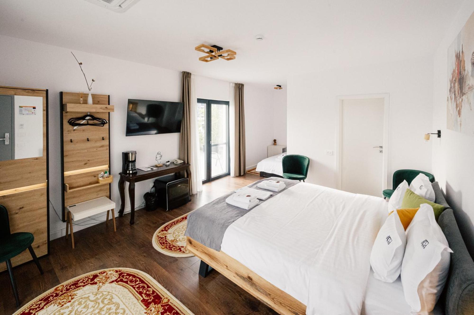 Hotel B4 Oradea Eksteriør billede